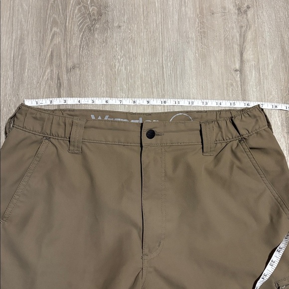 Wrangler Men's Brown Flat Front Shorts - Picture 4 of 4